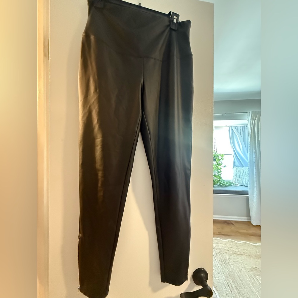 Black High-Waisted Leggings Yummie faux leather